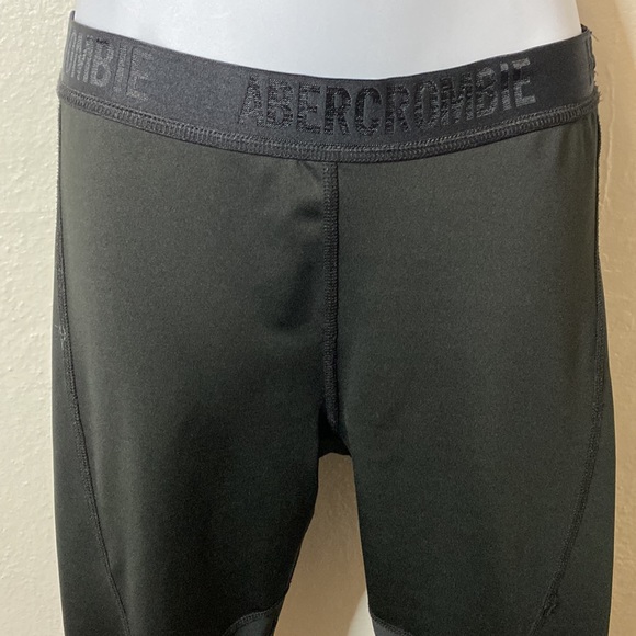 Abercrombie Black Workout leggings with Logo Waist Band Mesh Panel. Size… - Picture 8 of 9